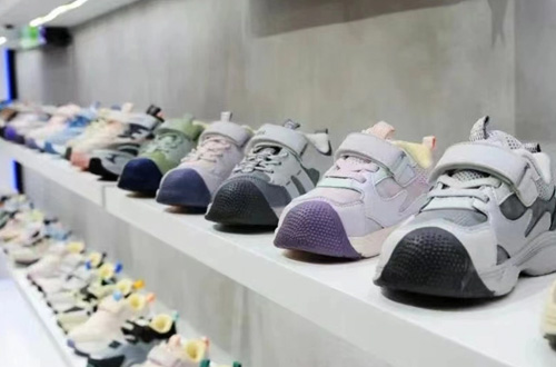 Break Through The Low-end Lock, See How Wenling Children's Shoes Brand Break